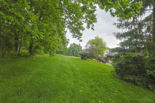 19 Lora Lane, Hamilton, OH 45013