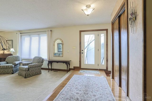 19 Lora Lane, Hamilton, OH 45013