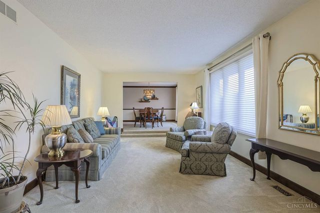 19 Lora Lane, Hamilton, OH 45013