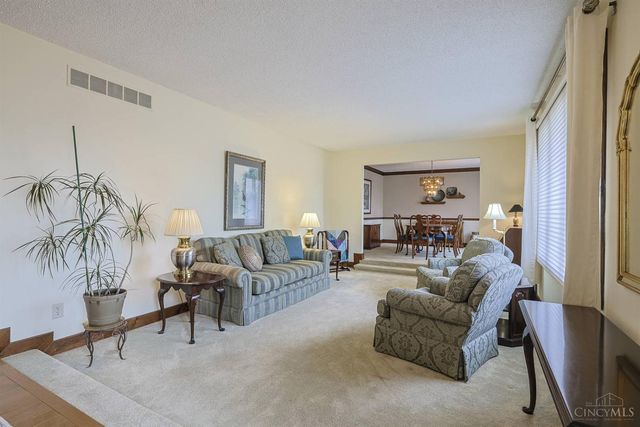 19 Lora Lane, Hamilton, OH 45013