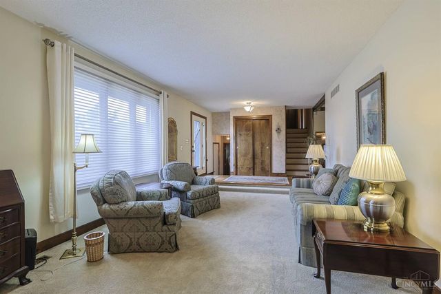 19 Lora Lane, Hamilton, OH 45013