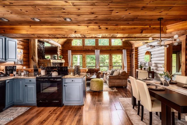 2615 Bear Crossing Way, Sevierville, TN 37862
