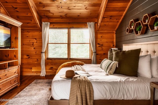 2615 Bear Crossing Way, Sevierville, TN 37862