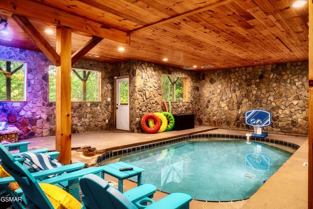2615 Bear Crossing Way, Sevierville, TN 37862