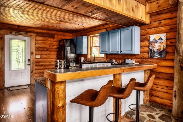2615 Bear Crossing Way, Sevierville, TN 37862