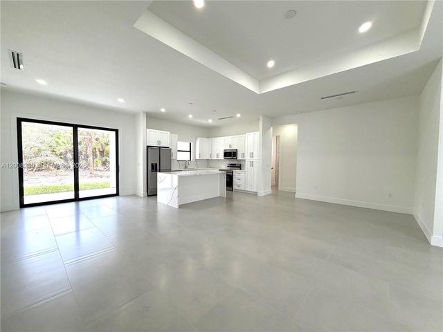 4283 10th St NE, Naples, FL 34120