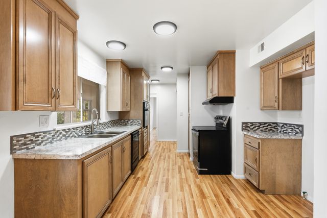 1113 S Luna Circle, Santa Fe, NM 87501