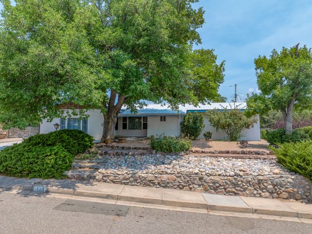 1113 S Luna Circle, Santa Fe, NM 87501