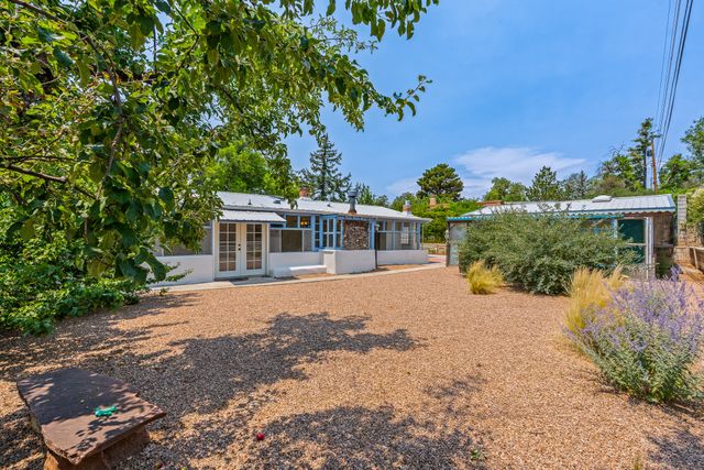 1113 S Luna Circle, Santa Fe, NM 87501