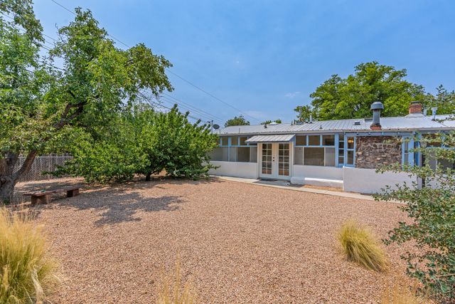 1113 S Luna Circle, Santa Fe, NM 87501