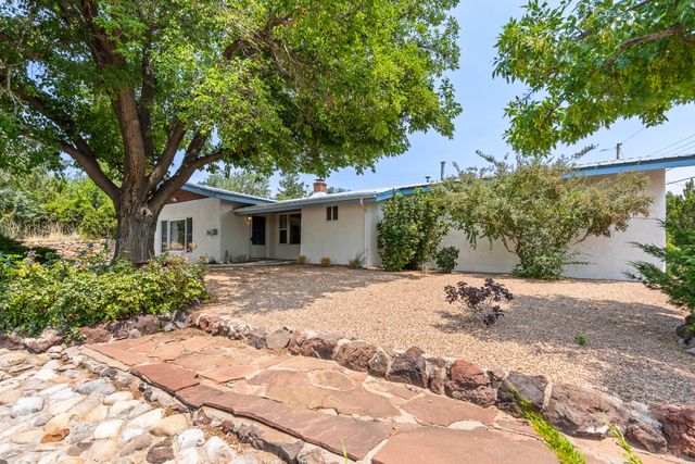 1113 S Luna Circle, Santa Fe, NM 87501