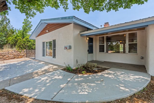 1113 S Luna Circle, Santa Fe, NM 87501
