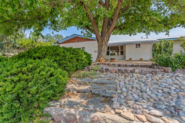 1113 S Luna Circle, Santa Fe, NM 87501