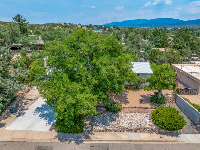 1113 S Luna Circle, Santa Fe, NM 87501