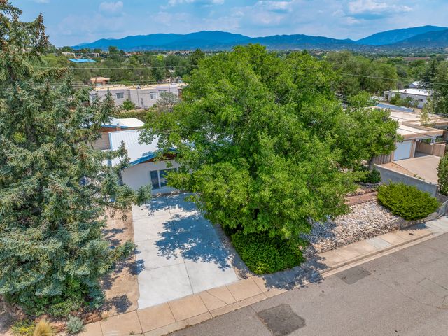 1113 S Luna Circle, Santa Fe, NM 87501