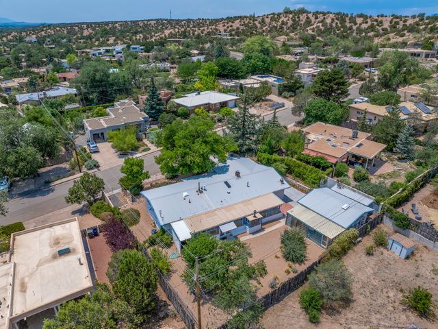 1113 S Luna Circle, Santa Fe, NM 87501
