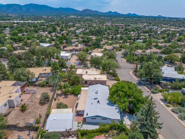 1113 S Luna Circle, Santa Fe, NM 87501