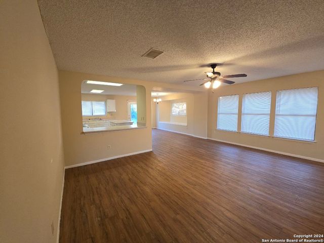 6670 SNOW MEADOW DR, Converse, TX 78109