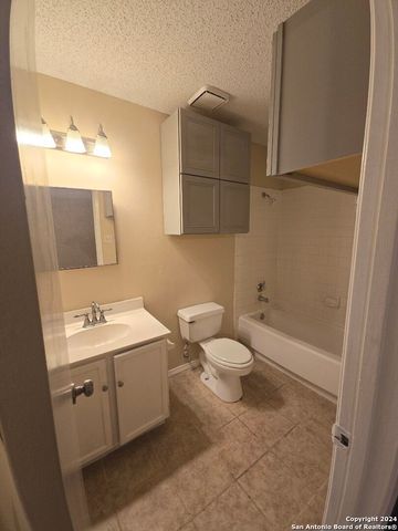 6670 SNOW MEADOW DR, Converse, TX 78109