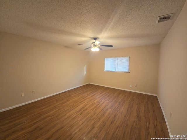6670 SNOW MEADOW DR, Converse, TX 78109