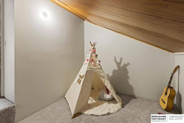 17057 Orchard Avenue, Omaha, NE 68135