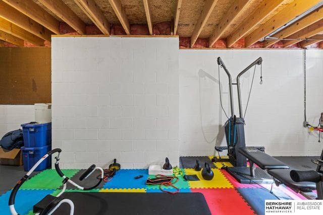 17057 Orchard Avenue, Omaha, NE 68135