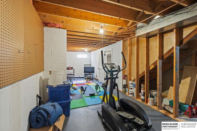 17057 Orchard Avenue, Omaha, NE 68135