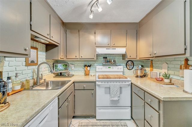 10170 Spinnaker Run, Reminderville, OH 44202