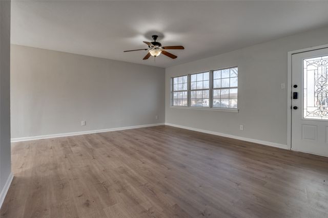 800 E Tucker Boulevard, Arlington, TX 76010