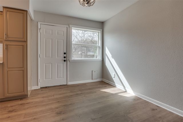 800 E Tucker Boulevard, Arlington, TX 76010