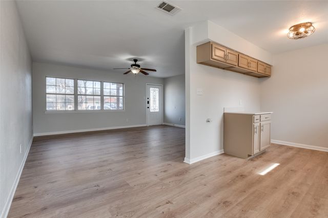 800 E Tucker Boulevard, Arlington, TX 76010