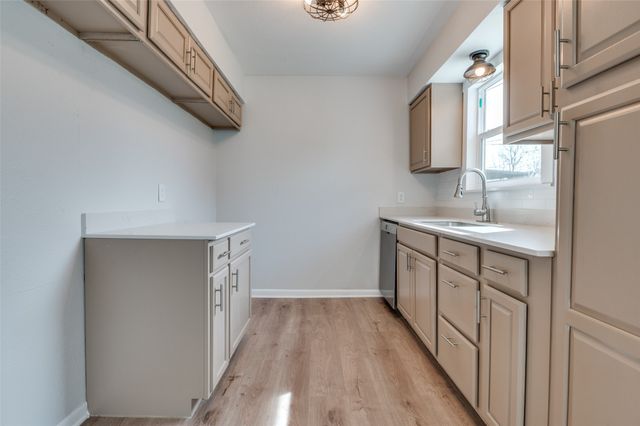 800 E Tucker Boulevard, Arlington, TX 76010