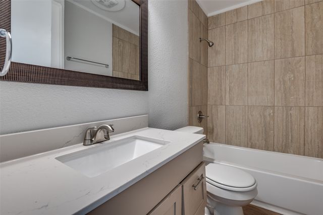 800 E Tucker Boulevard, Arlington, TX 76010