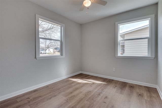 800 E Tucker Boulevard, Arlington, TX 76010