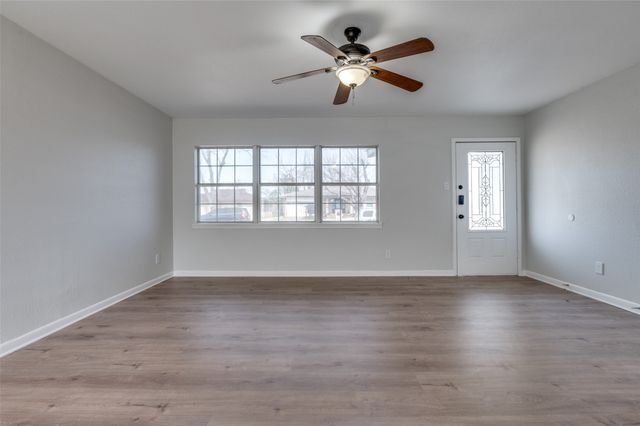 800 E Tucker Boulevard, Arlington, TX 76010