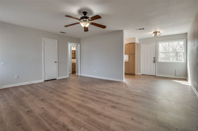 800 E Tucker Boulevard, Arlington, TX 76010