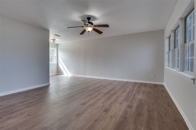 800 E Tucker Boulevard, Arlington, TX 76010