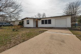 800 E Tucker Boulevard, Arlington, TX 76010