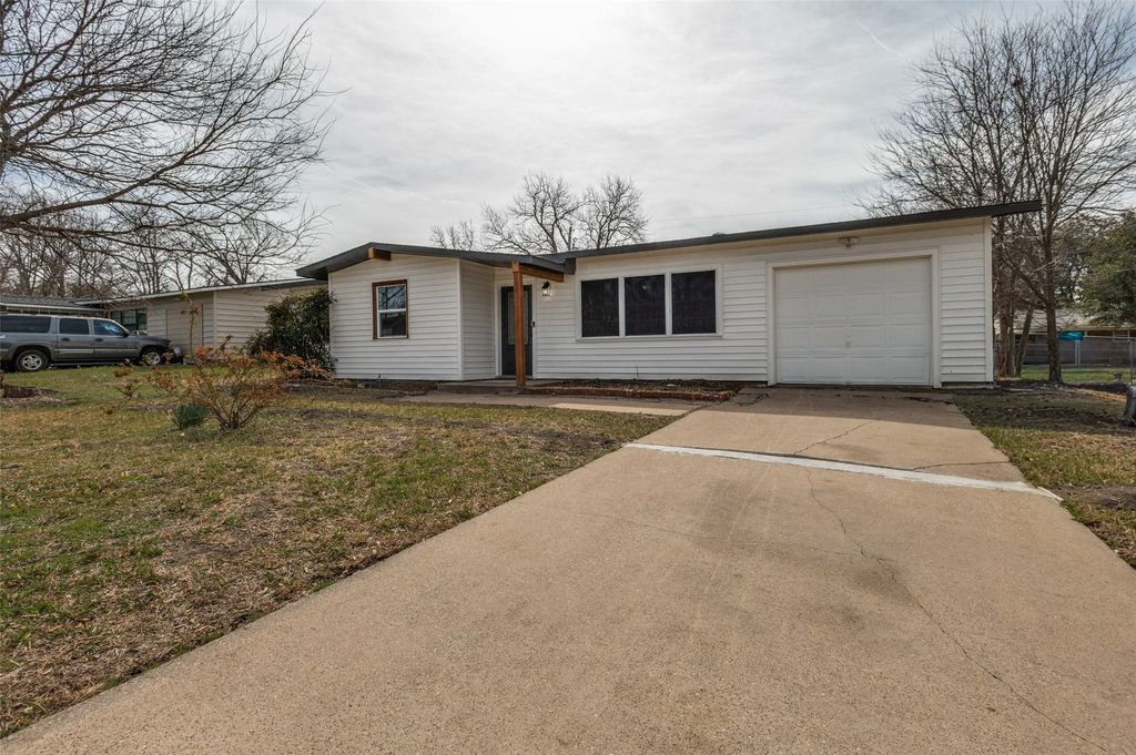 800 E Tucker Boulevard, Arlington, TX 76010