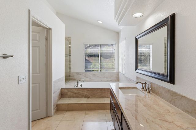 17964 Pueblo Vista Ln, San Diego, CA 92127
