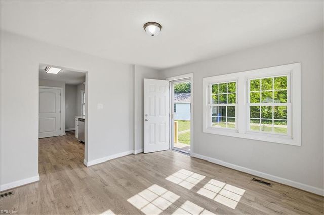 542 Hyde Park RD, Norfolk, VA 23503