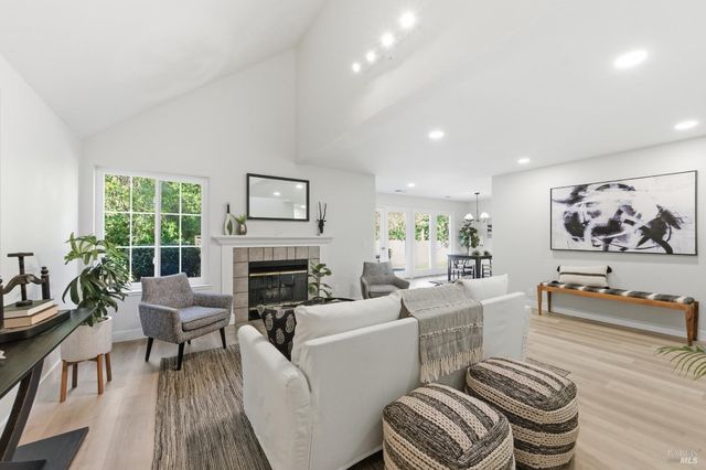 1530 Voorhees Cir, St. Helena, CA 94574