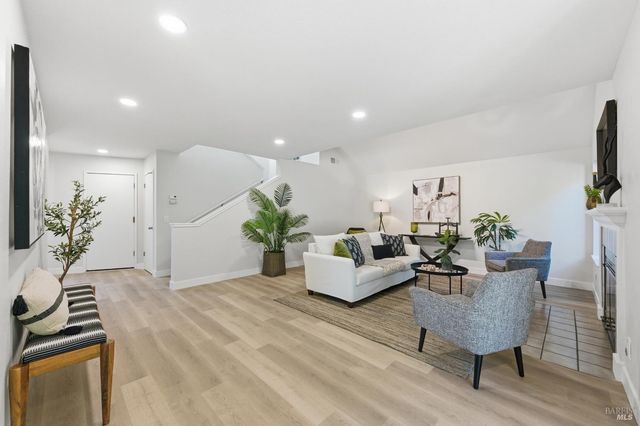 1530 Voorhees Cir, St. Helena, CA 94574