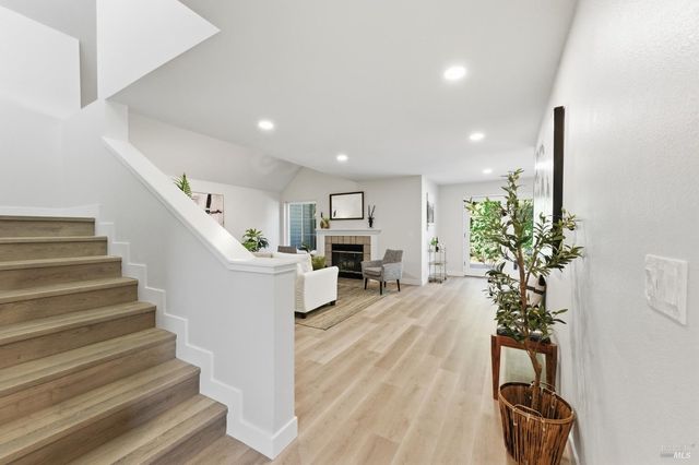 1530 Voorhees Cir, St. Helena, CA 94574