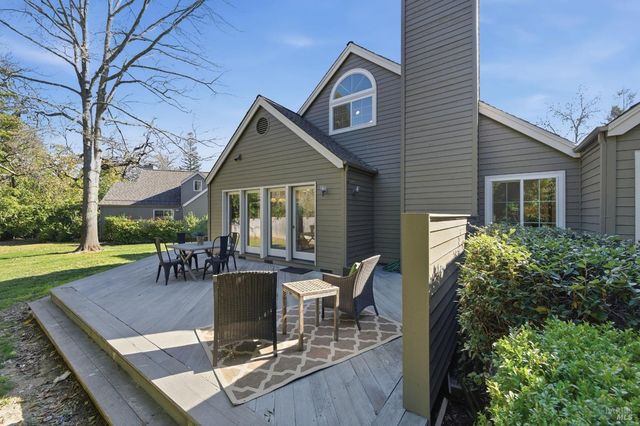 1530 Voorhees Cir, St. Helena, CA 94574