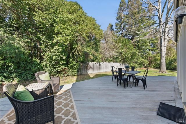 1530 Voorhees Cir, St. Helena, CA 94574