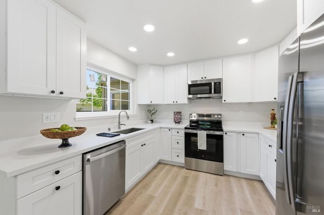 1530 Voorhees Cir, St. Helena, CA 94574