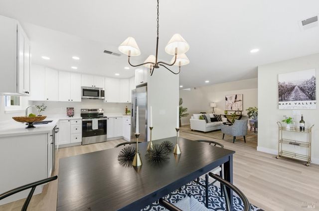 1530 Voorhees Cir, St. Helena, CA 94574