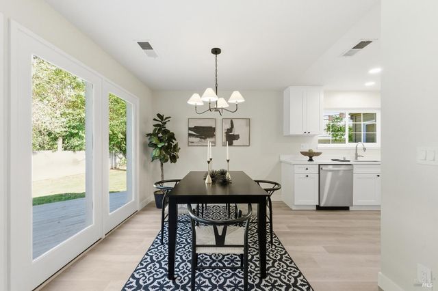 1530 Voorhees Cir, St. Helena, CA 94574