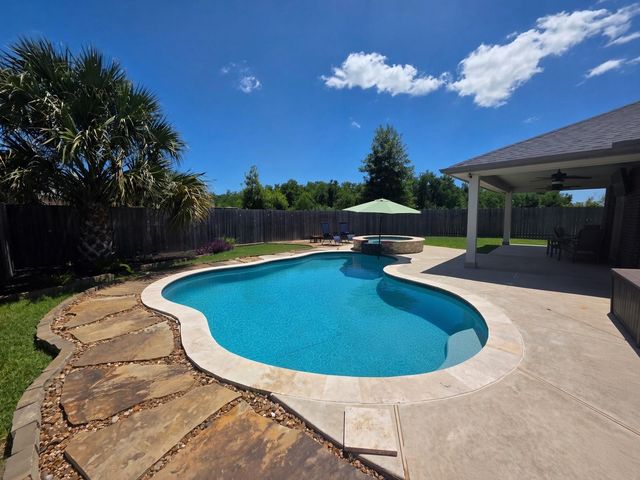 417 Kohls Crest Road, La Porte, TX 77571